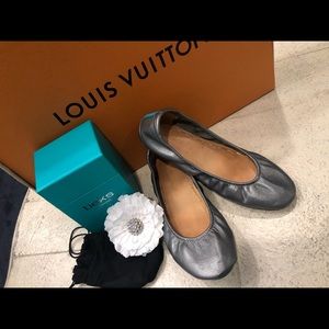 Metallic tieks